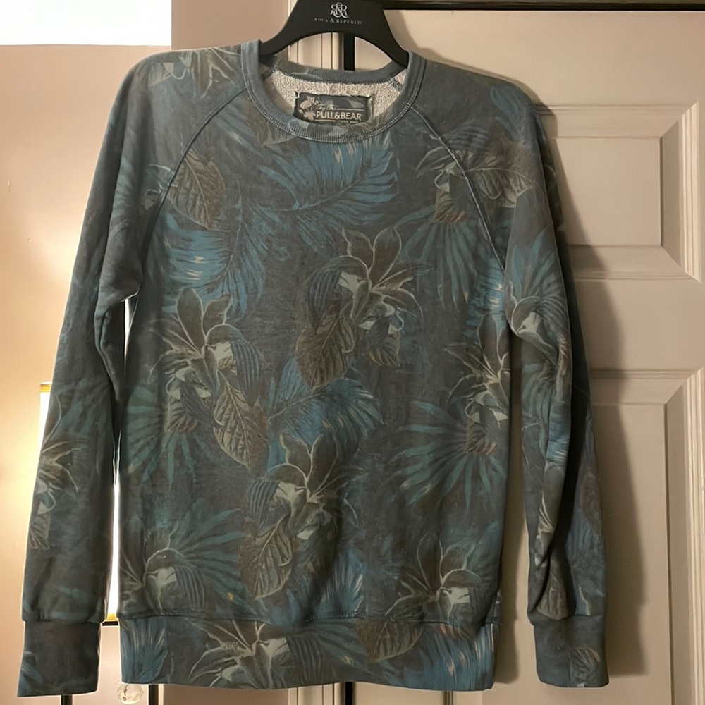 Pull & Bear gray blue tropical print sweatshirt large